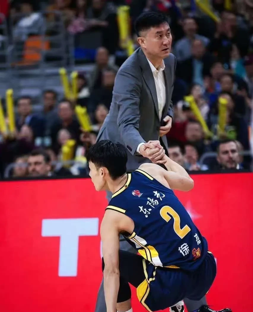 广东宏远发布备战花絮,转会期复出首秀,足总杯任务艰巨,球队文化再被提及(广东宏远赛程表)-开云电竞