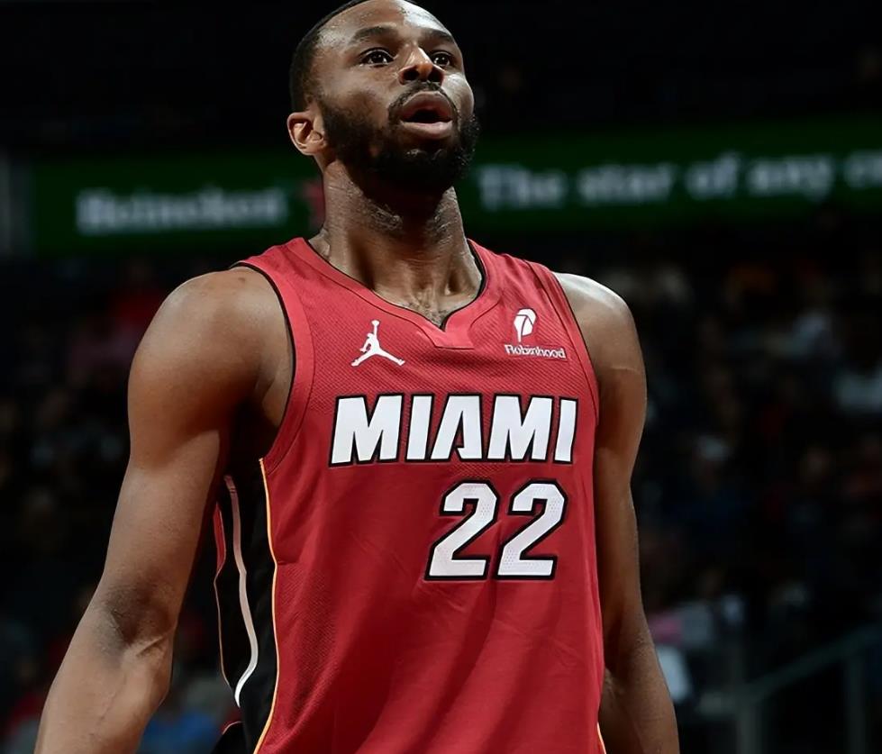 赛后体能课后，夏洛特黄蜂队长鼓劲备战欧超杯，管理层满意，资深球员宣示担当(大巴黎核心缺席欧超杯)-开云app下载